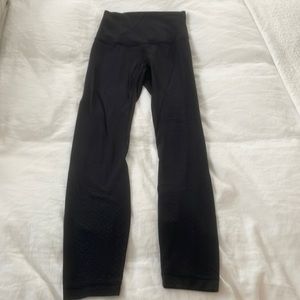 Lululemon align 3/4 crop black with silver subtle pattern size 2